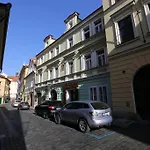 Hotel King George 3*