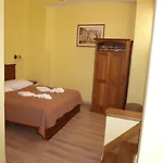 King George Hotel 3*