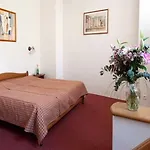 King George Hotel 3*
