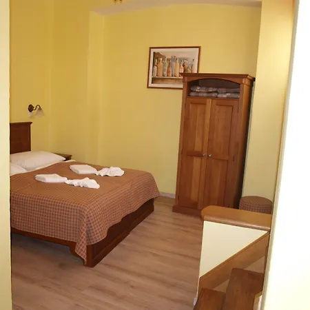 乔治国王酒店 酒店 3*