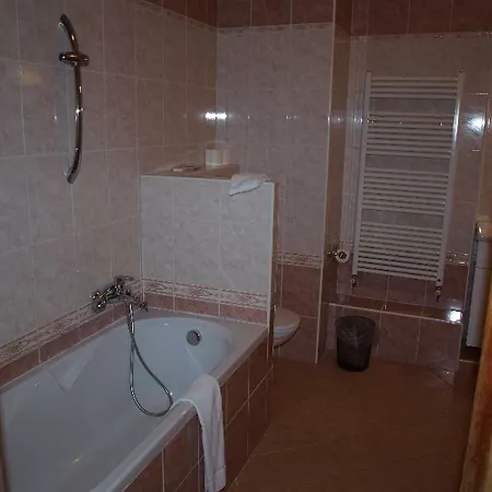 Hotel King George 3*