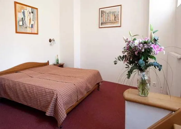 King George Hotel 3*